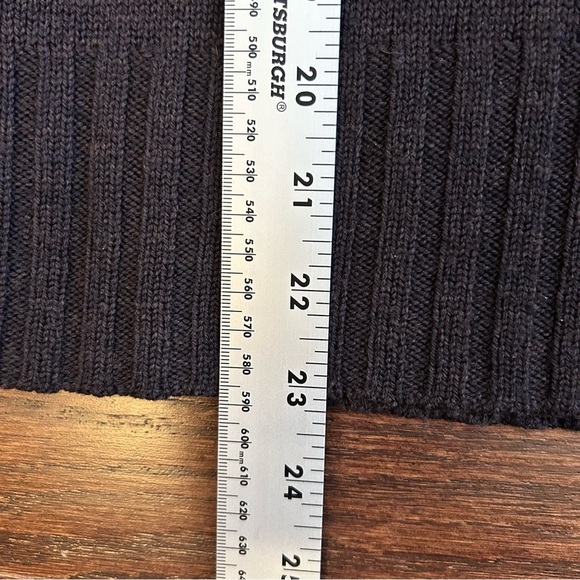 Banana Republic Wool V-Neck Sweater - Picture 6 of 6